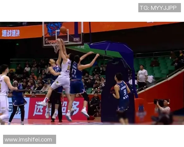 CBA焦点战山东队迎战浙江队双方实力对决谁能笑到最后