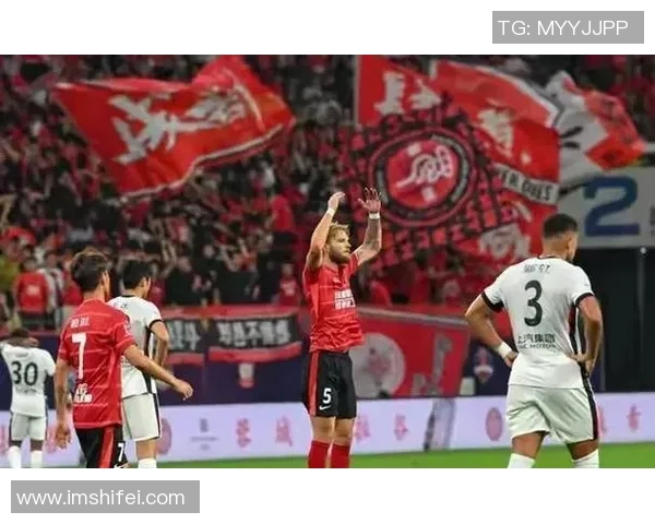 上海绿地与广州恒大激战正酣谁能在中超赛场上笑到最后