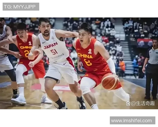 中国男篮迎战冰岛队全力争胜展现实力与团队精神